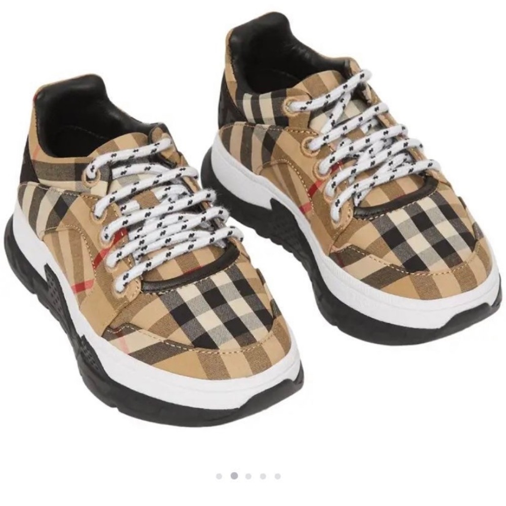 Burberry kid sneakers